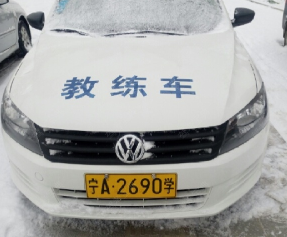 银川颐安驾校教练车